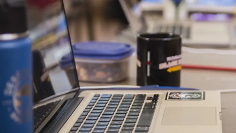 laptop and food/beverage containers