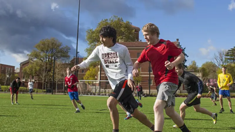 Soccer players. Photo by Jan Sonnenmair.