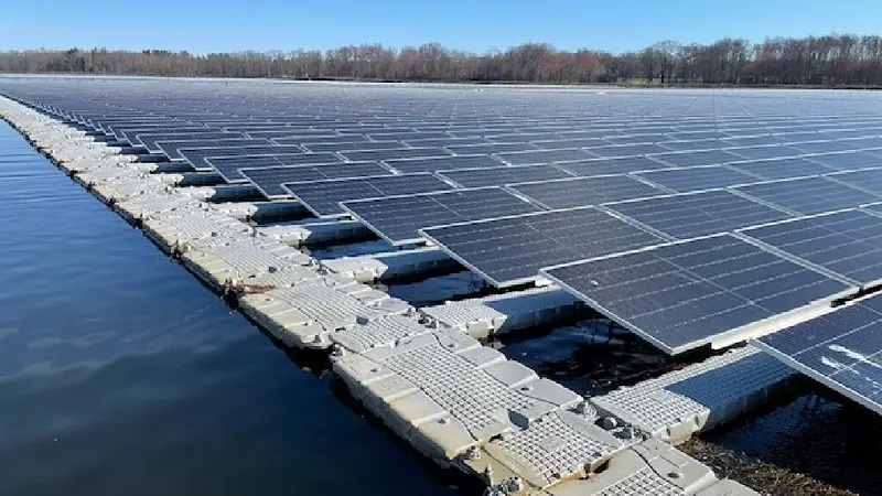 solar panels floating on a reservoir