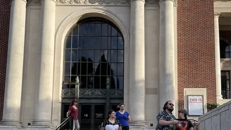 People on the outside front steps of the Memorial Union.