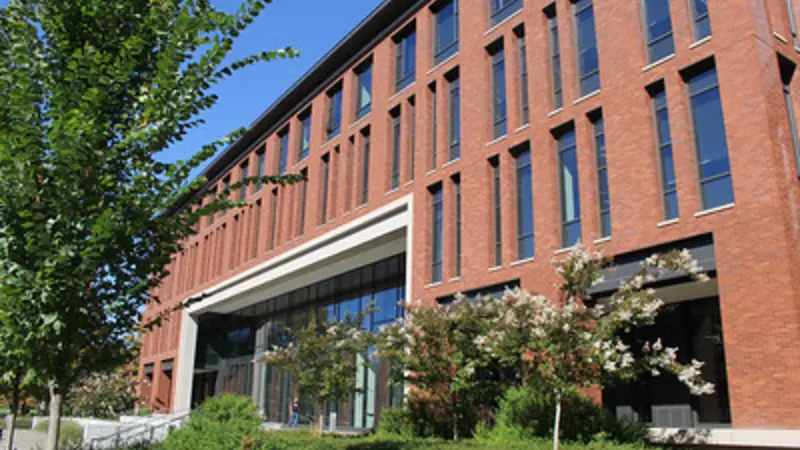 Image of Austin Hall, home of the College of Business at Oregon State University.