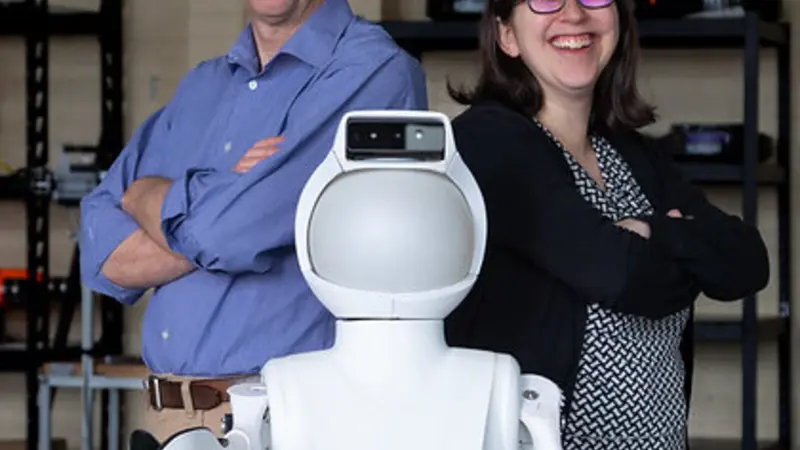Bill Smart and Naomi Fitter with a Quori robot. Photo by Shivani Jinger.