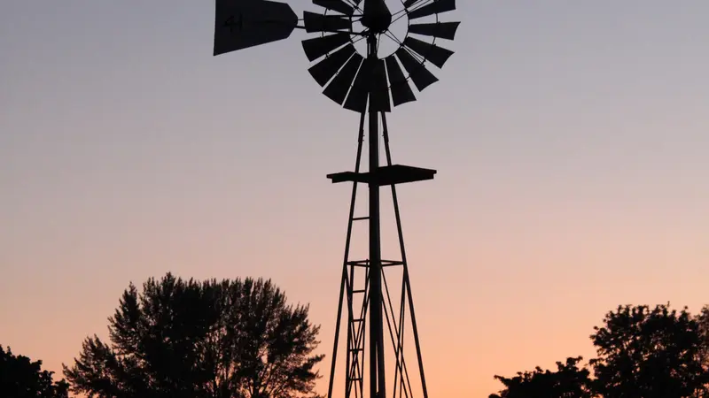 The Oregon Agristress Helpline – 833-897-2474 – is available 24 hours a day, seven days a week by call or text. 