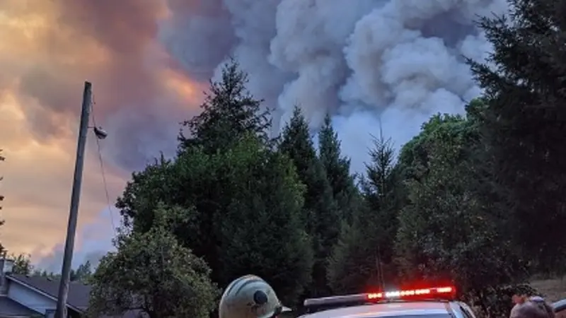 Local authorities respond to the 2020 Slater fire in Happy Camp, California, during the first day of explosive fire growth after which over 90,000 acres were burned and over 200 homes were lost.  (photo by Will Harling,   director of the Mid Klamath Water
