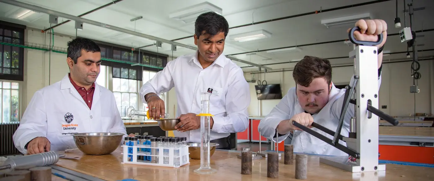 Akula, center, and students in lab (photo by Johanna Carson)
