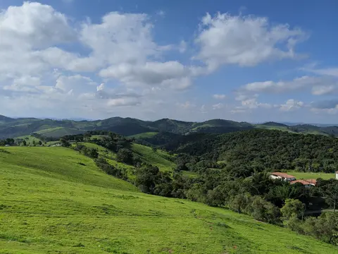 A mixed use landscape in Brazil with potential for restoration, photo by Jacob Bukoski