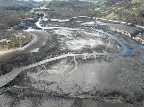 Aerial photo of former reservoir which is now the reformed Klamath River